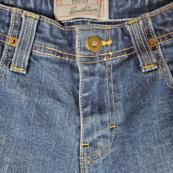 Levi's Signature Stretch Capri Jeans Misses sz 8 Dark Wash EUC - Picture 9 of 11